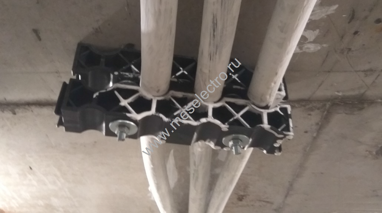 Клица кабельная блочная (четыре жилы диаметром 16-33 мм.)